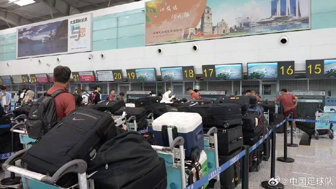 行李太多？中國國家橄欖球隊的官方回應：56件設備的具體情況如下